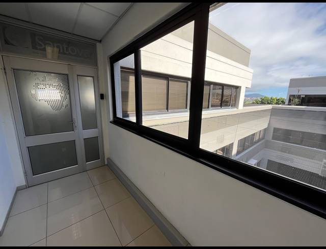 222M² OFFICE TO LET IN PINELANDS